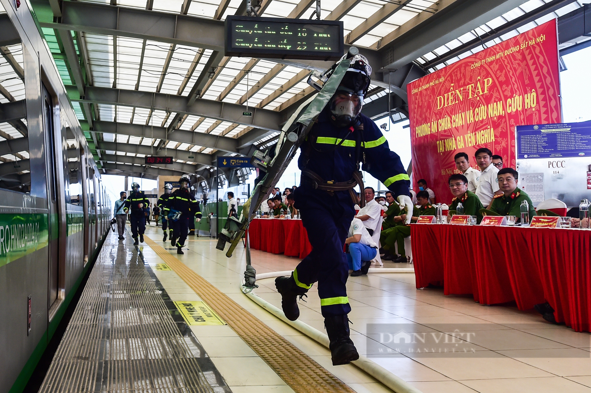 Diễn tập sự cố cháy nổ và cứu hộ cứu nạn trên tuyến đường sắt Cát Linh - Hà Đông - Ảnh 9.