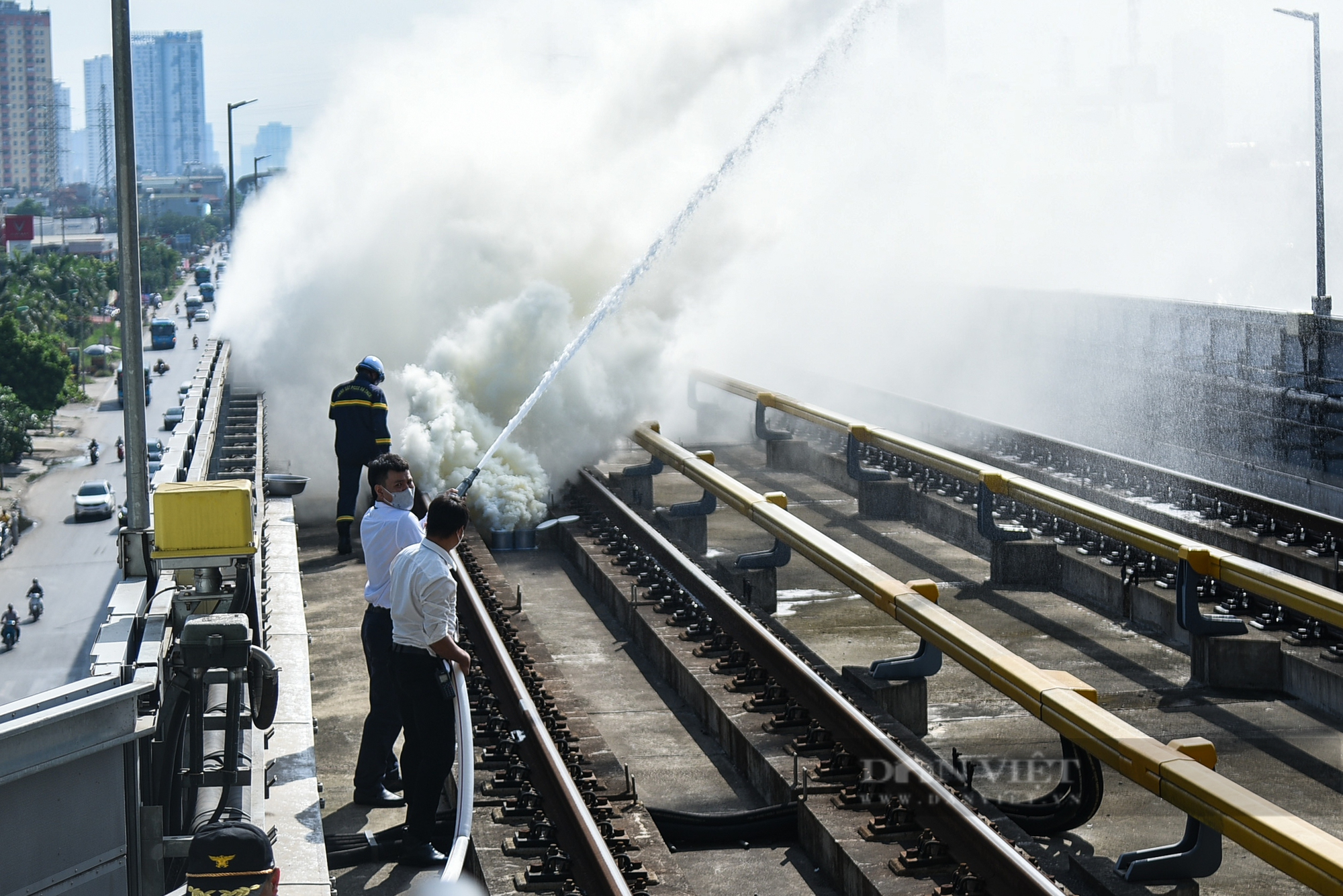 Diễn tập sự cố cháy nổ và cứu hộ cứu nạn trên tuyến đường sắt Cát Linh - Hà Đông - Ảnh 7.