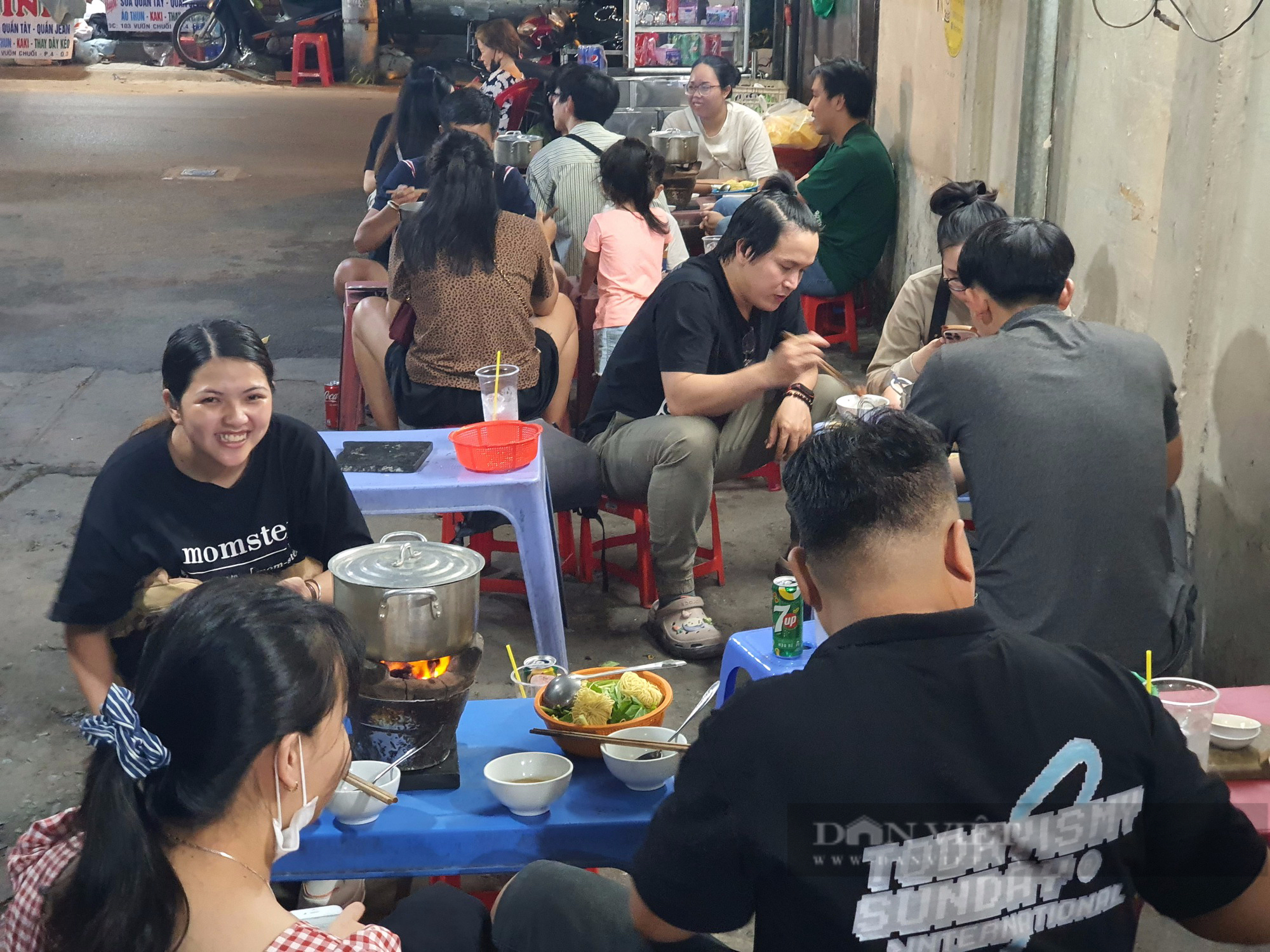 Sài Gòn quán: Lẩu bò kho Campuchia trên bếp than hồng, hương vị độc lạ khu Vườn Chuối - Ảnh 4.