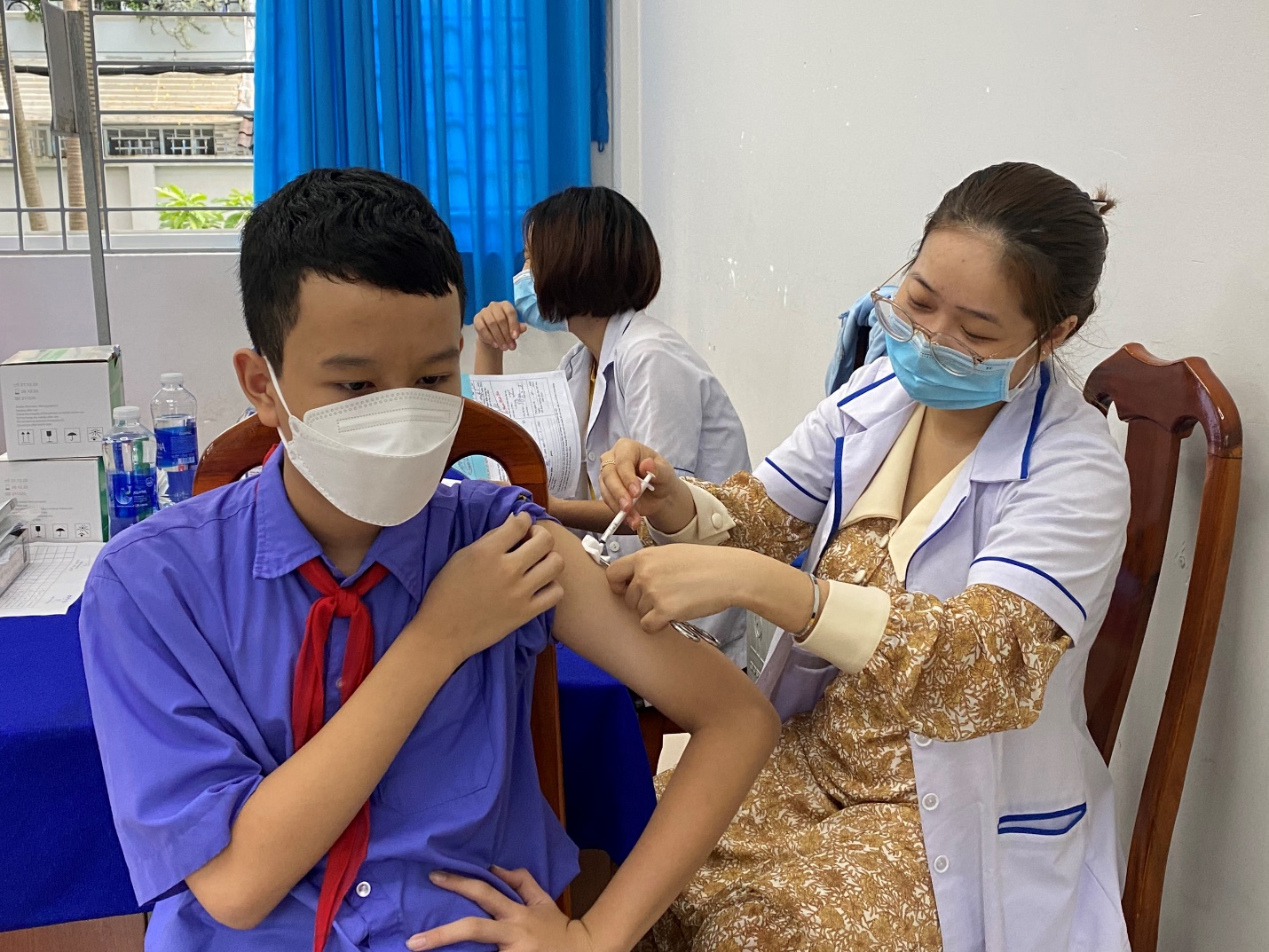 Trẻ có nguy cơ bị hội chứng MIS-C nặng nếu chưa tiêm vaccine Covid-19 - Ảnh 2.