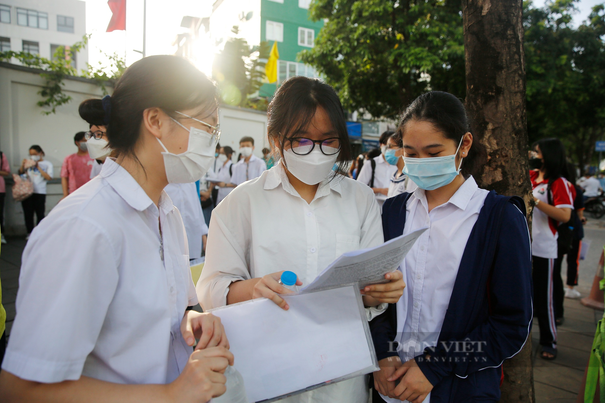 Thông tin mới nhất về điểm thi vào lớp 10 năm 2022 ở Hà Nội và các tỉnh thành  - Ảnh 1.