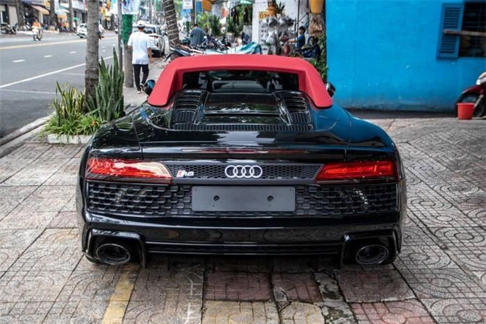 Siêu xe Audi R8 V10 Spyder 2022 vừa cập bến Việt Nam - Ảnh 11.