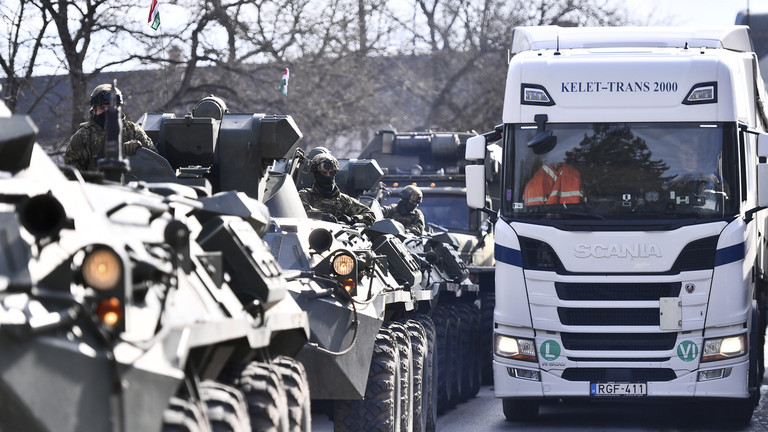 Hungary làm rõ lập trường của mình về việc cung cấp vũ khí cho Ukraine - Ảnh 1.