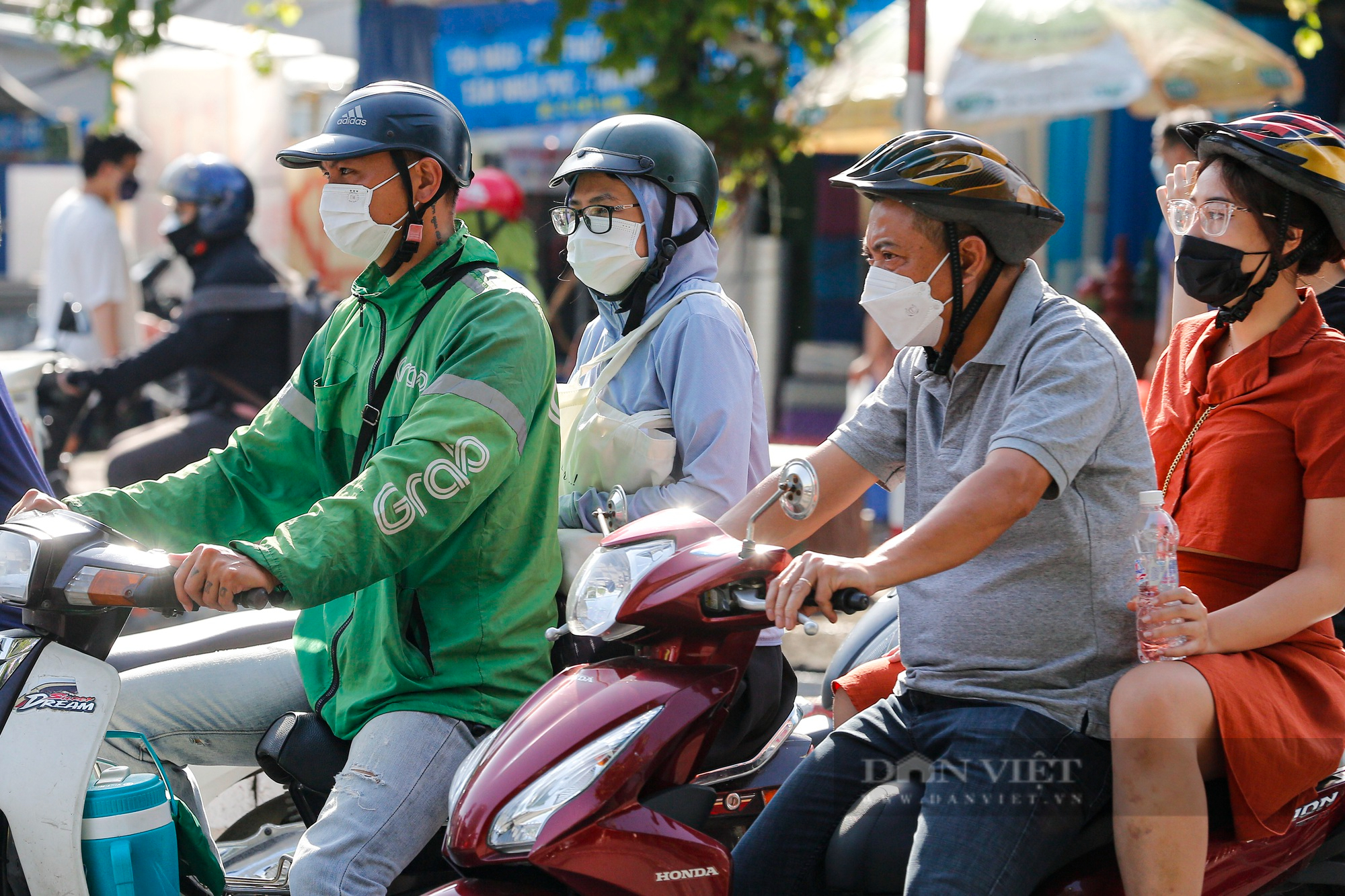 Đứng 2 tiếng buổi sáng tại ga Cát Linh-Hà Đông, tài xế xe ôm kiếm đủ tiền ăn cả ngày - Ảnh 8.