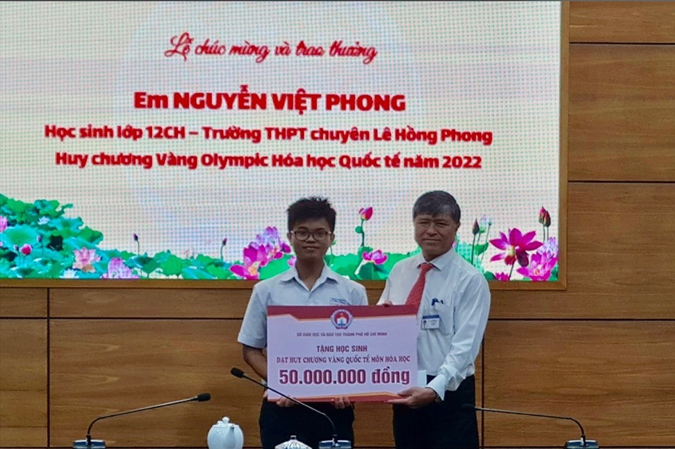 &quot;Thưởng nóng&quot; 150 triệu cho học sinh duy nhất tại TP.HCM đạt giải vàng Olympic quốc tế   - Ảnh 1.