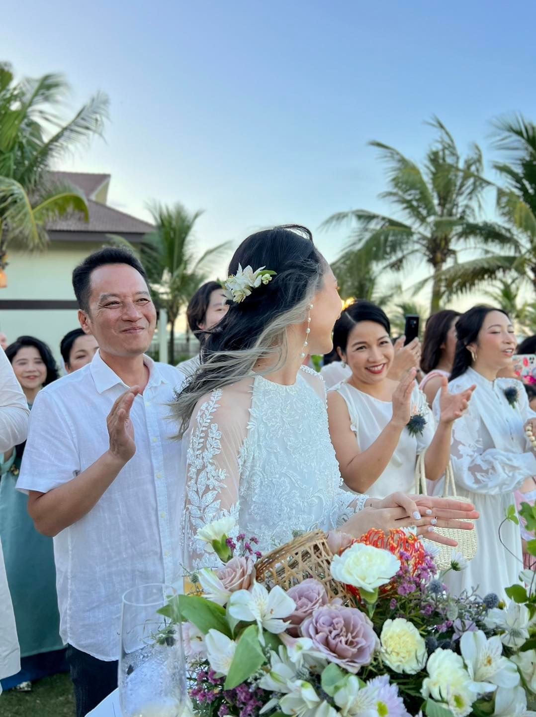 Diva Mỹ Linh tiết lộ cảm xúc đặc biệt của chồng trong ngày hôn lễ của con gái - Ảnh 4.