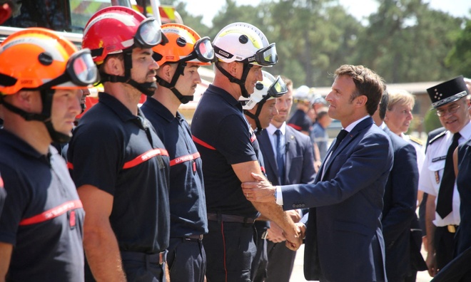 Ông Macron kêu gọi lập phi đội máy bay chữa cháy châu Âu - Ảnh 1.