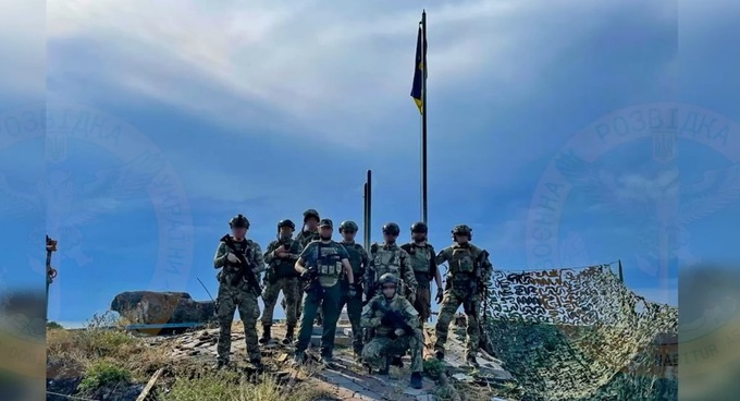 Đặc nhiệm Ukraine đổ bộ, khẳng định quyền kiểm soát đảo Rắn - Ảnh 1.