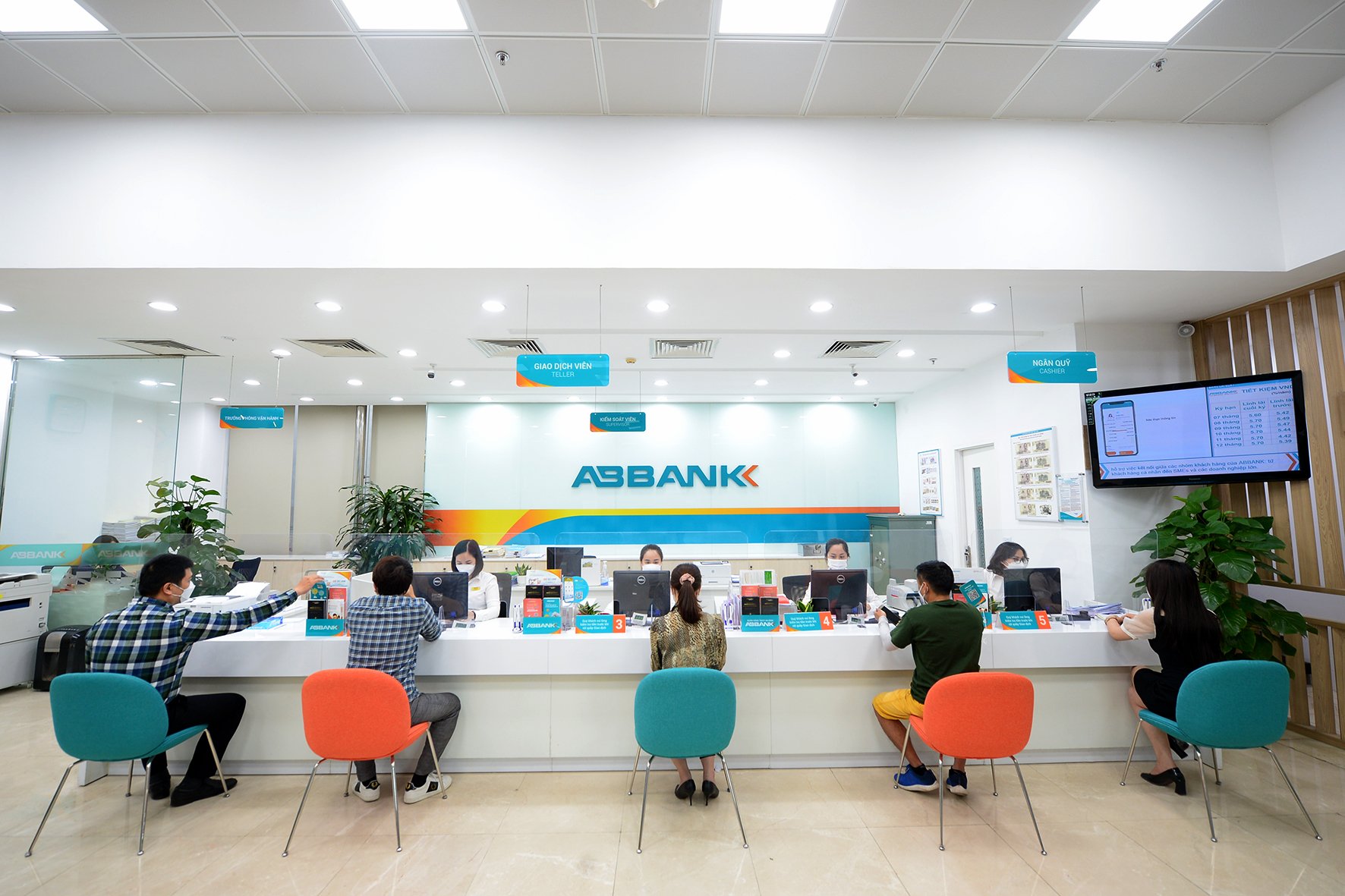 ABBANK đạt 1.632 tỷ đồng lợi nhuận sau 6 tháng, hoàn thành 53% kế hoạch năm - Ảnh 1.