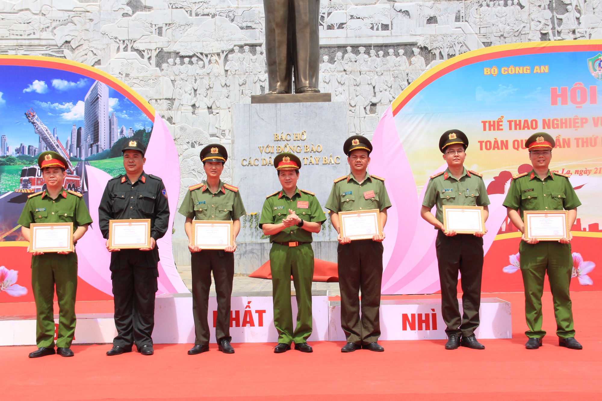 Sôi nổi hội thi thể thao nghiệp vụ cứu nạn cứu hộ toàn quốc lần thứ II – cụm I tại Sơn La - Ảnh 5. Sôi nổi hội thi thể thao nghiệp vụ cứu nạn cứu hộ toàn quốc lần thứ II – cụm I tại Sơn La - Ảnh 5.