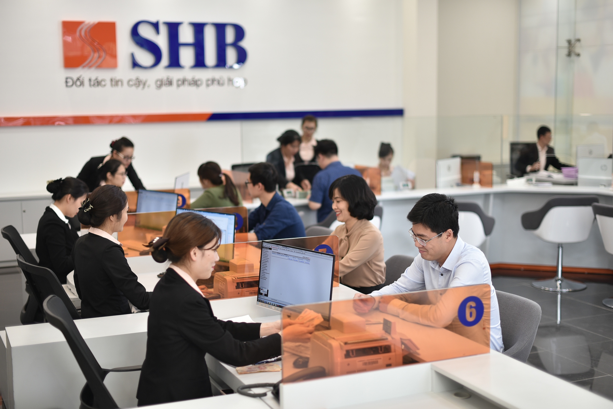 SHB tung gói hỗ trợ lãi suất hơn 700 tỷ đồng theo chủ trương của Chính phủ - Ảnh 1.