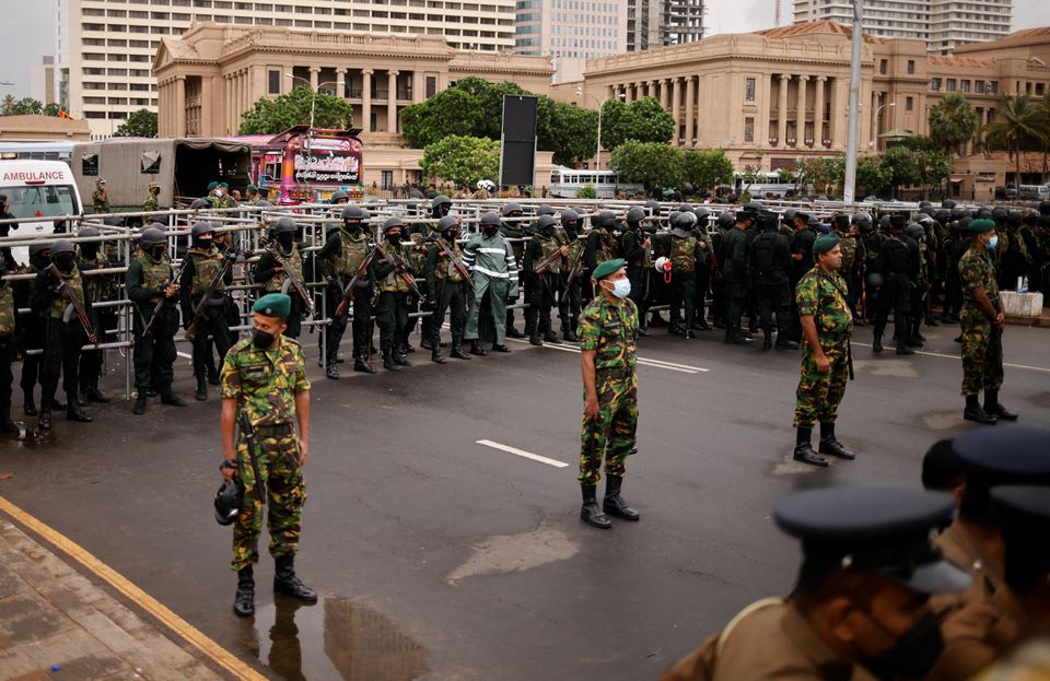 Tổng thống Sri Lanka nhậm chức, tăng cường lực lượng an ninh chống biểu tình - Ảnh 1.