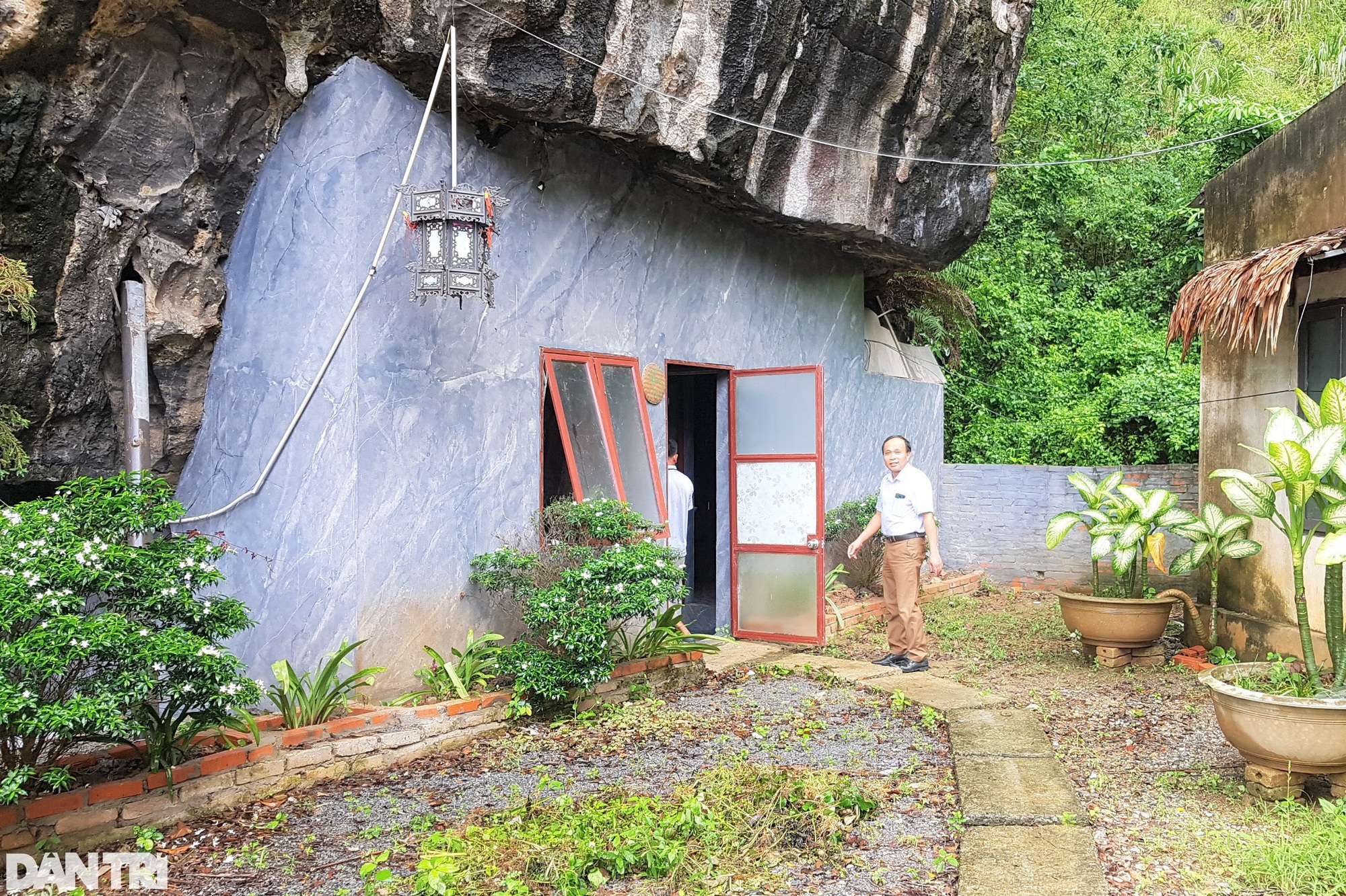 Khách sạn trong hang núi giá 64 triệu đồng ở Ninh Bình chỉ là… khu vệ sinh - Ảnh 1.