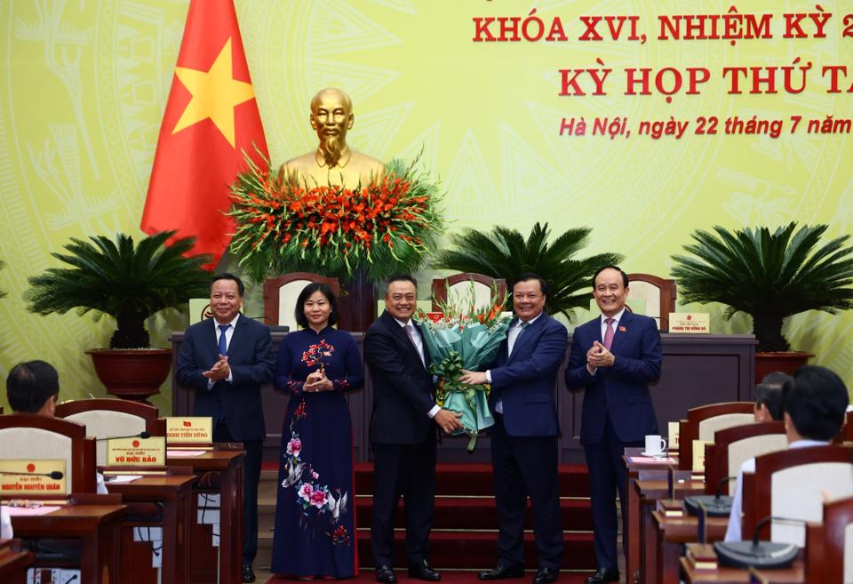 Tân Chủ tịch Hà Nội Trần Sỹ Thanh hứa sẽ loại bỏ cán bộ tiêu cực, vô cảm, nhũng nhiễu khỏi bộ máy chính quyền - Ảnh 1.