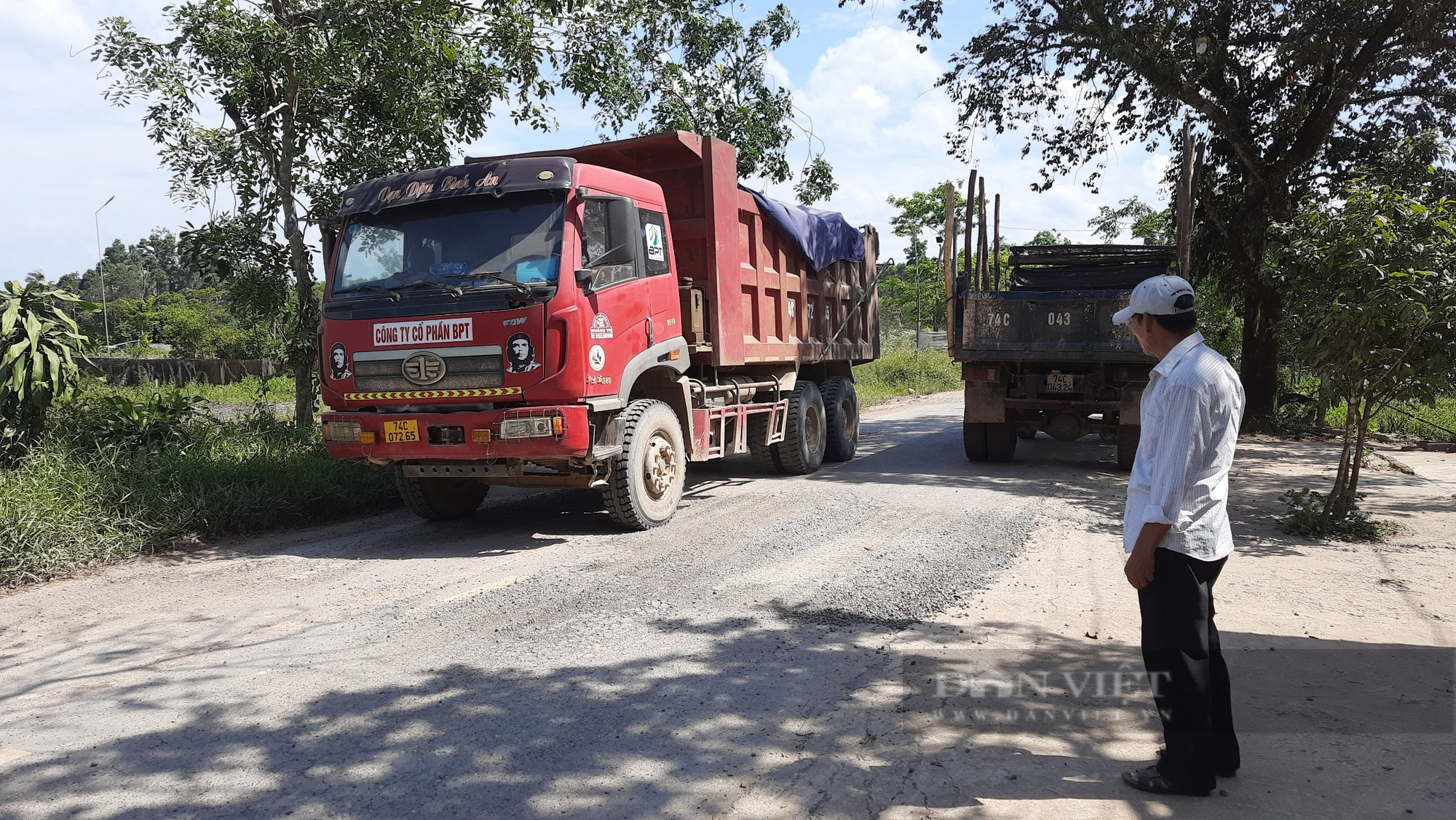 Quảng Trị: Xử phạt 15 xe quá tải hơn 446 triệu đồng sau phản ánh của Báo Dân Việt - Ảnh 1.
