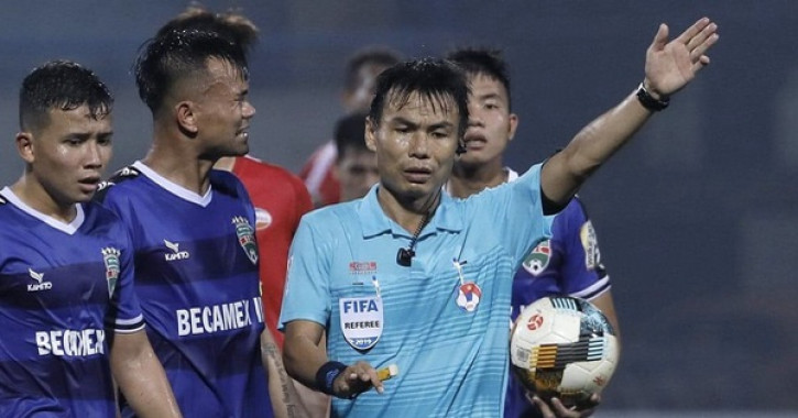 Trọng tài cầm còi trận SLNA vs Hải Phòng từng dính phốt nặng tại V.League - Ảnh 1.