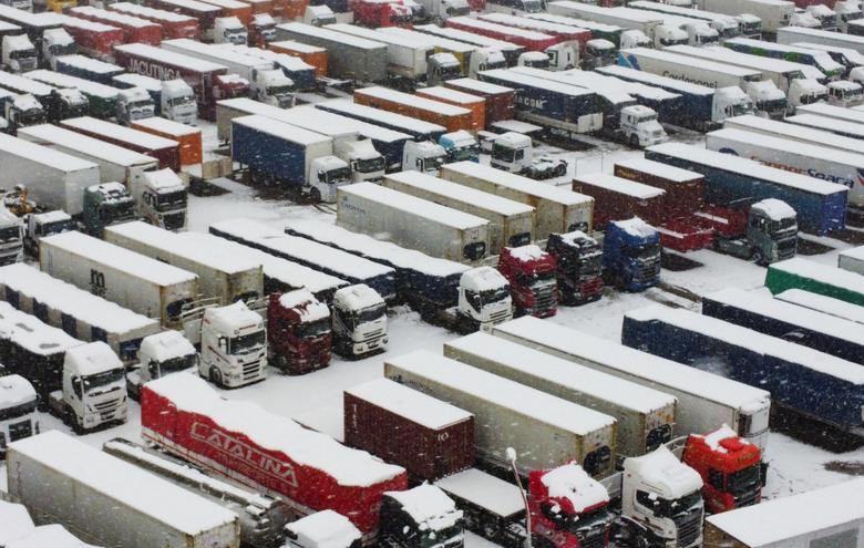 Bão tuyết khiến gần 3.000 xe tải không thể thông quan - Ảnh 6.