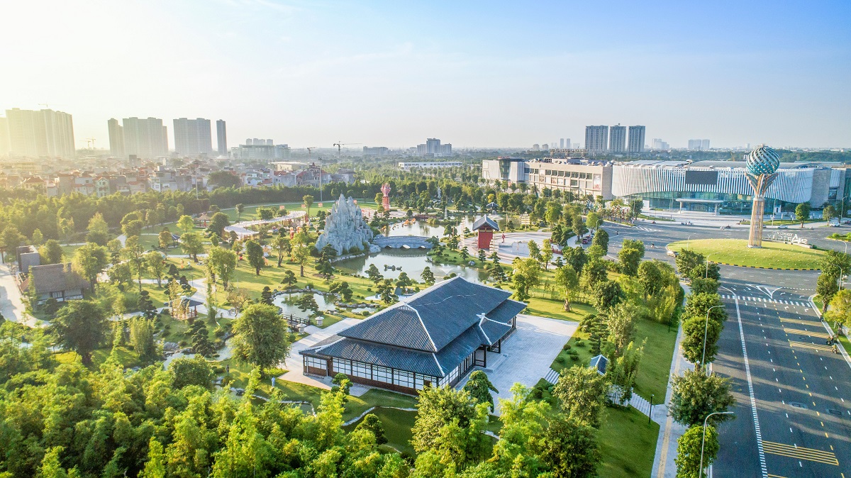 Không chỉ mang đến cho cư dân những không gian sống xanh và thông minh đẳng cấp, Vinhomes còn tích cực đóng góp vào quá trình kiến tạo tương lai xanh bền vững tại Việt Nam.