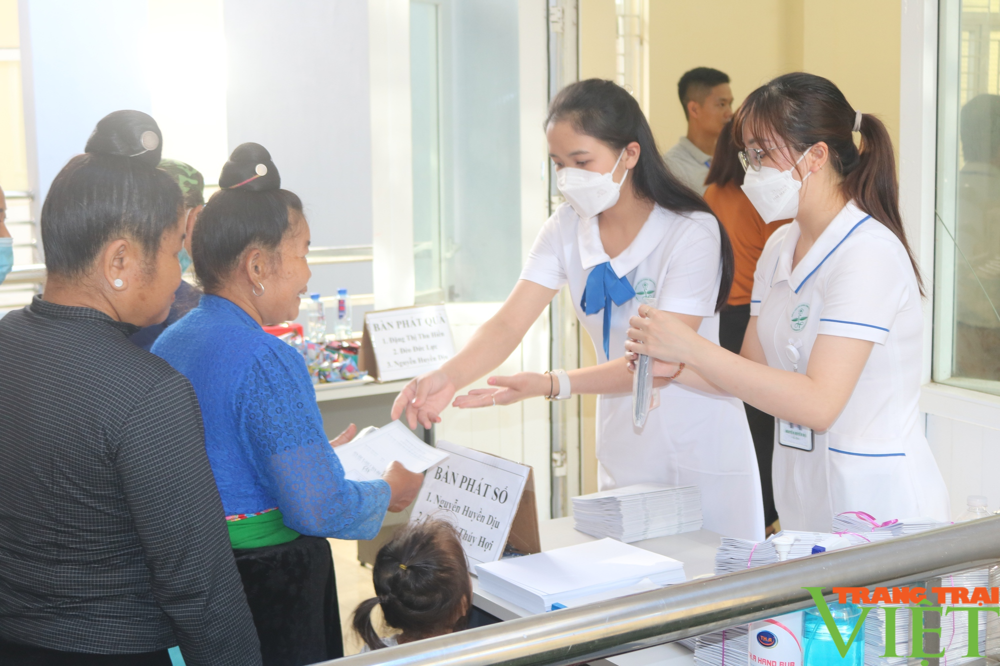 Sơn La: Gần 500 người nghèo, gia đình chính sách được khám bệnh, tư vấn kiến thức chăm sóc sức khỏe, cấp thuốc miễn phí - Ảnh 3.