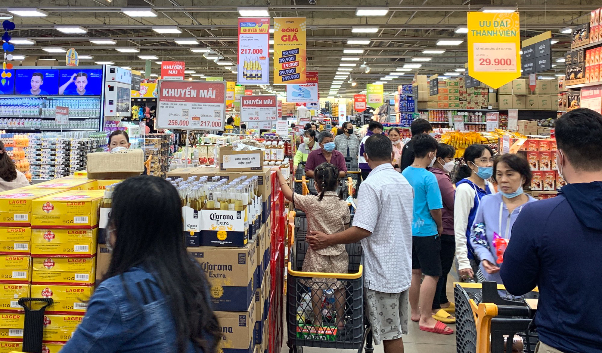 Nhà cung cấp hàng cho siêu thị chưa giảm giá - Ảnh 3.