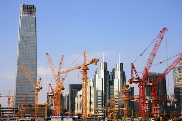 Cứu vãn kinh tế, Trung Quốc yêu cầu tăng tốc các dự án hạ tầng - Ảnh 1.
