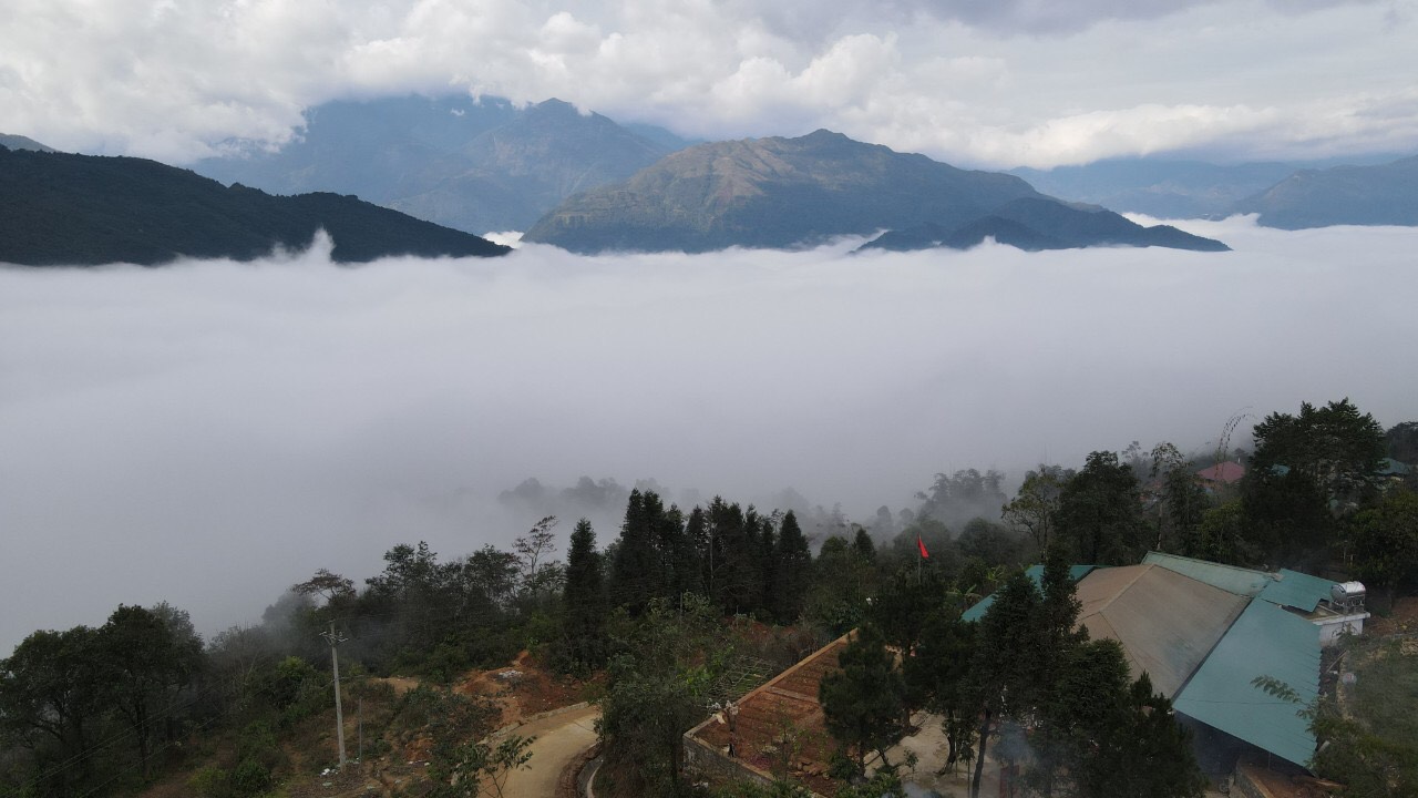 Vùng đất mây bay này ở Lào Cai có gì hấp dẫn, mê hoặc mà hàng ngàn người không quản ngại đường xa đi tới? - Ảnh 4.