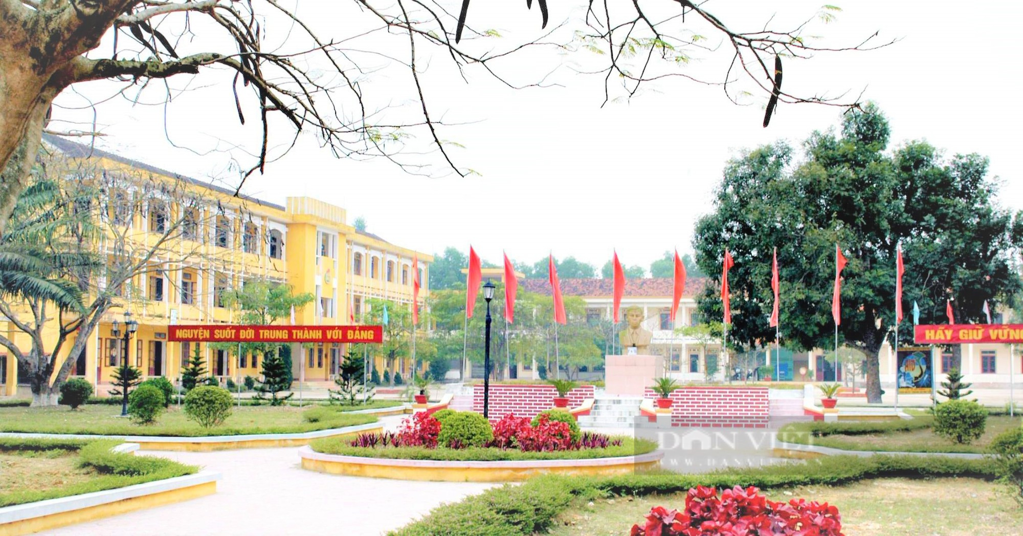 Nữ học sinh “trường làng”, trở thành thủ khoa khối A1 tỉnh Hà Tĩnh - Ảnh 2.