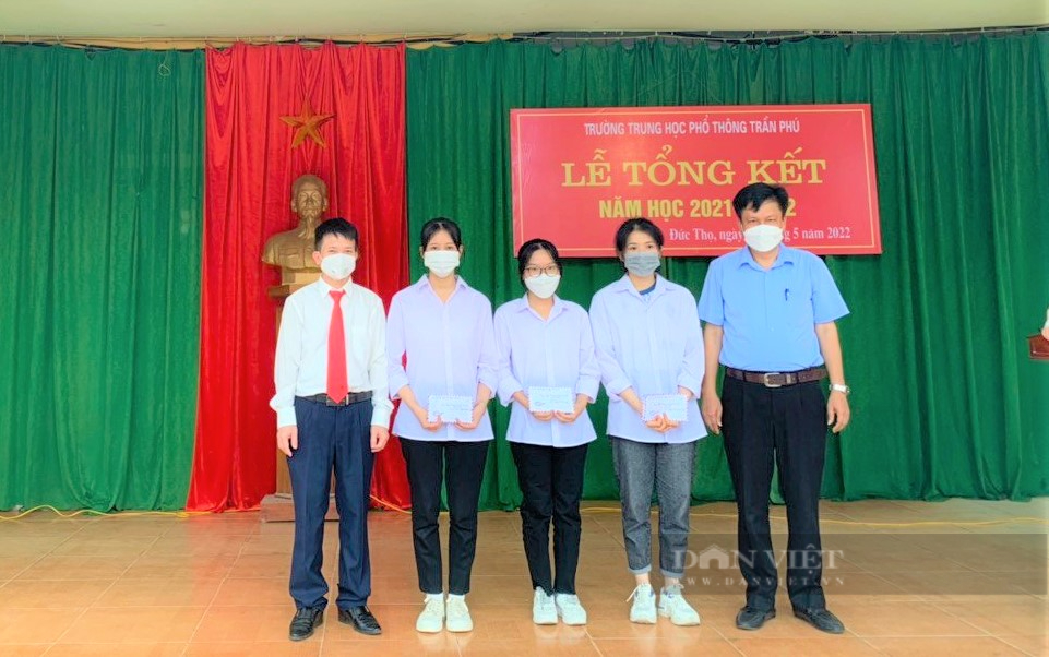 Nữ học sinh “trường làng”, trở thành thủ khoa khối A1 tỉnh Hà Tĩnh - Ảnh 5.