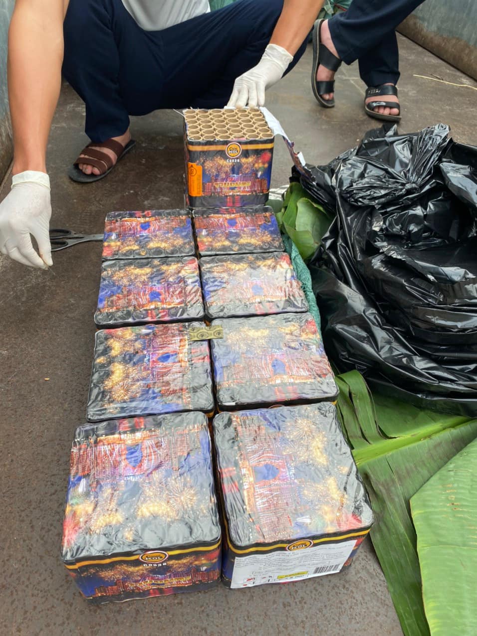 CSGT Quảng Trị bắt giữ hơn 100kg pháo lậu - Ảnh 1.