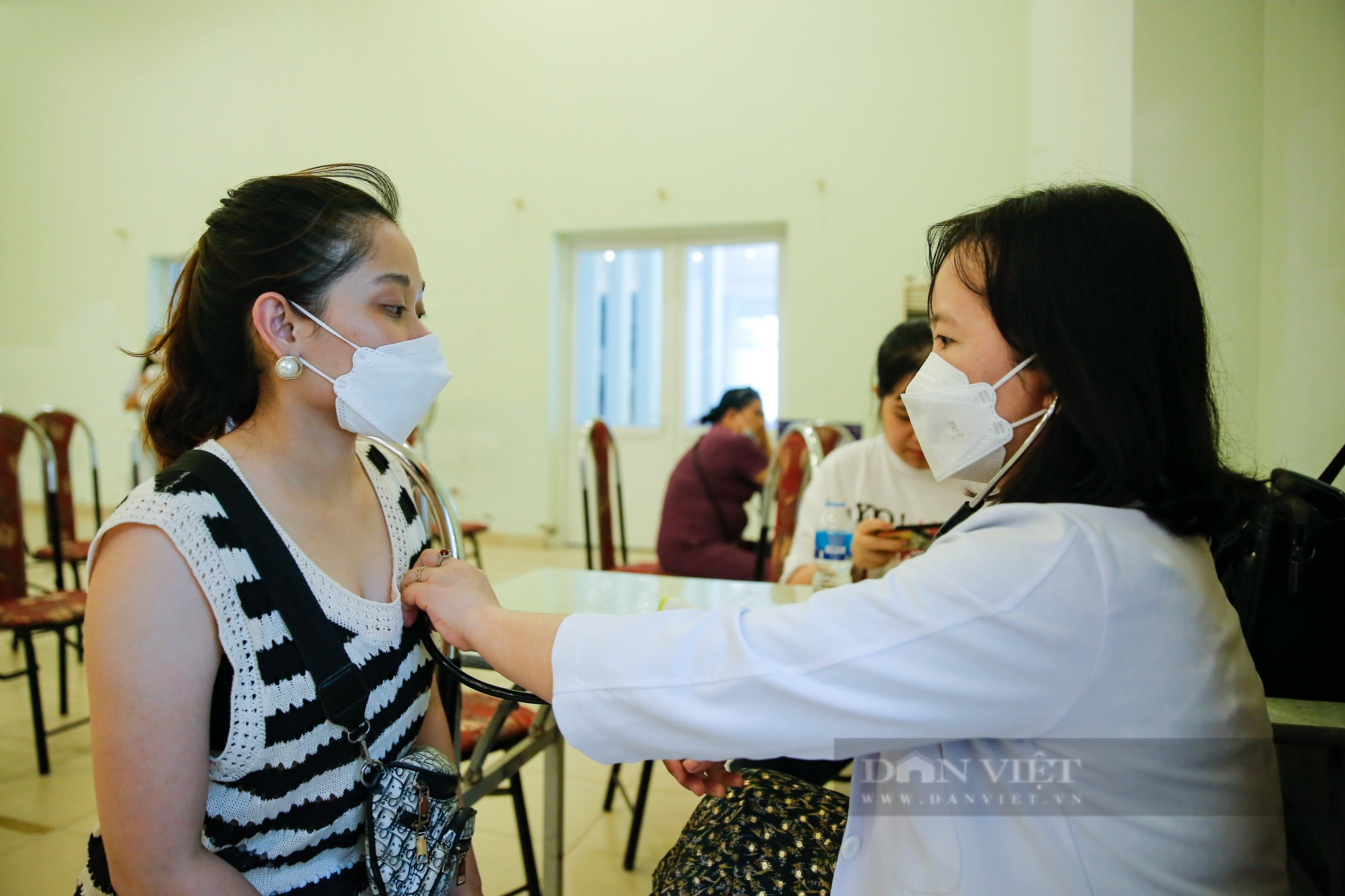 Người dân Hà Nội bắt đầu tiêm mũi 3,4 vắc xin phòng Covid-19 - Ảnh 5.