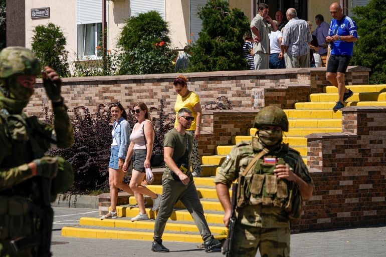 Ukraine kêu gọi người dân chỉ điểm các vị trí của quân đội Nga - Ảnh 1.