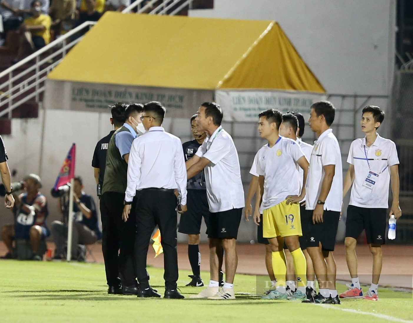 Chơi hơn người, Sài Gòn FC thoát thua trên sân nhà - Ảnh 6.