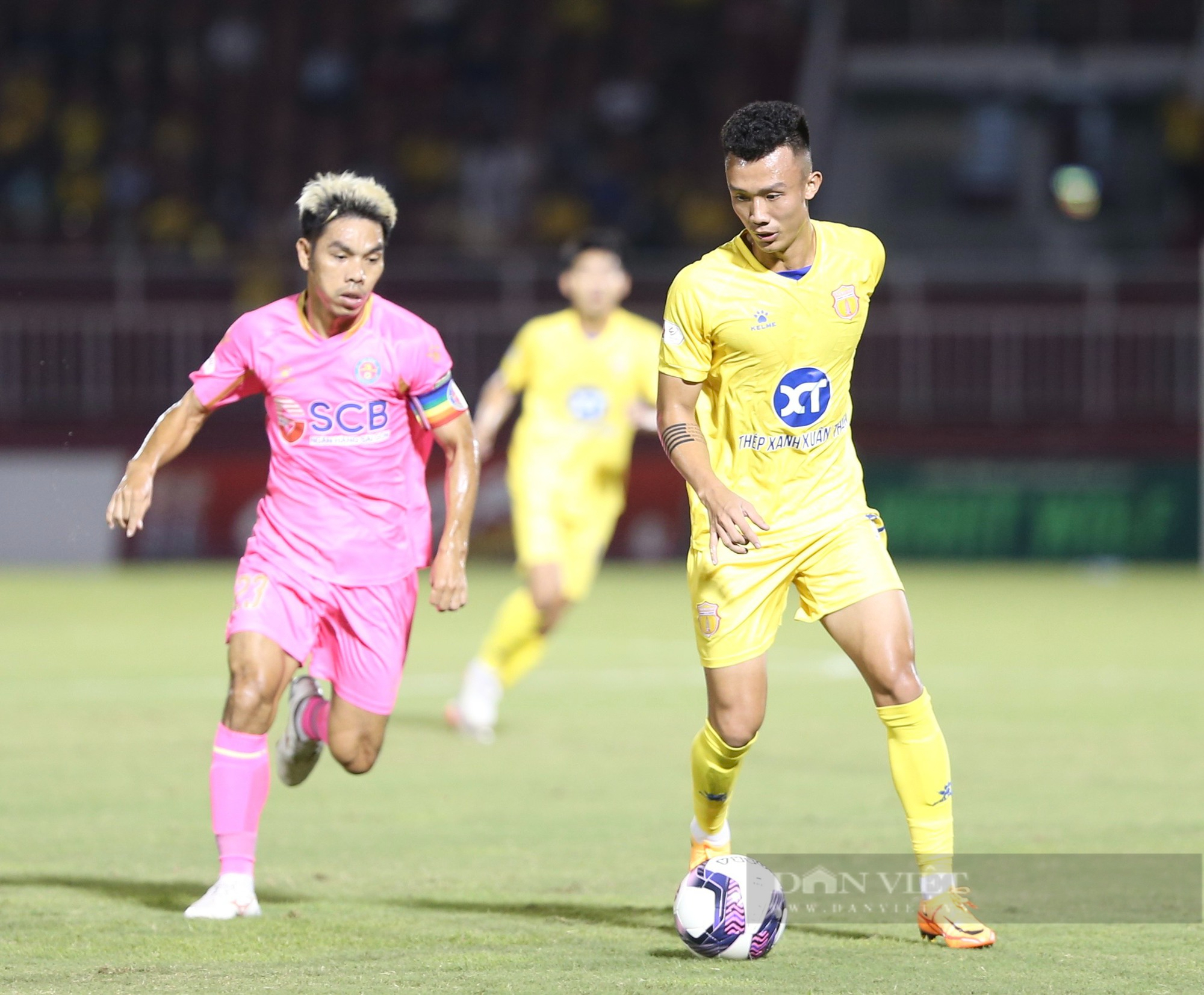 Chơi hơn người, Sài Gòn FC thoát thua trên sân nhà - Ảnh 1.