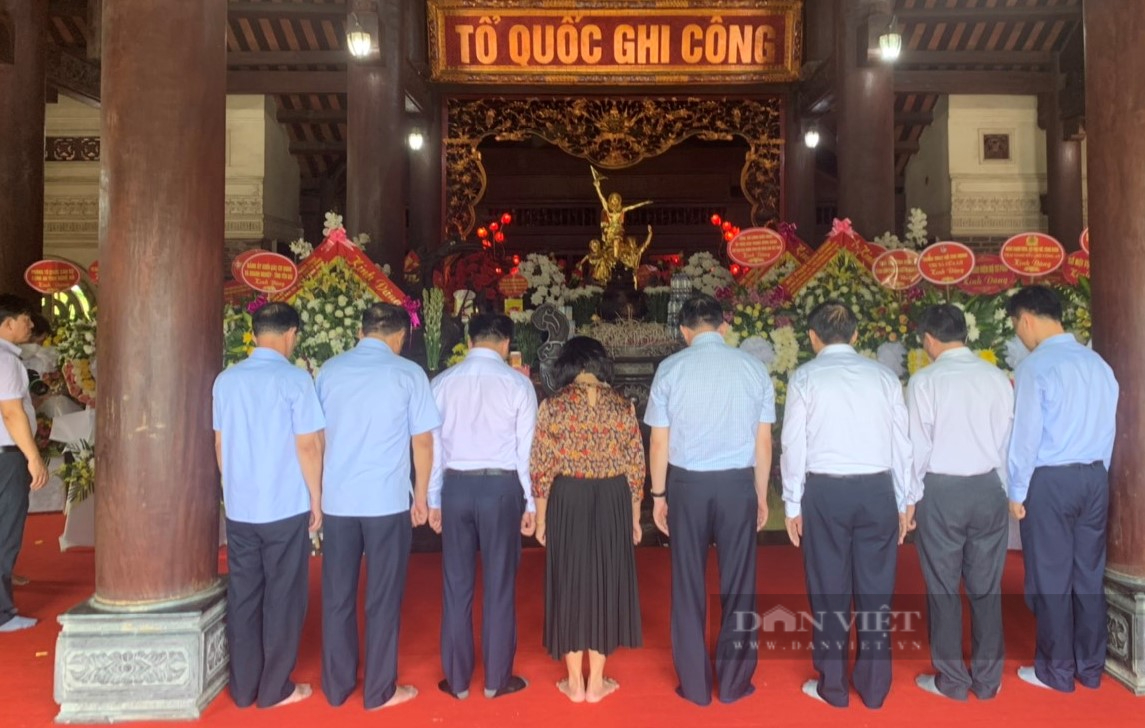 Chủ tịch BCH Trung Ương Hội Nông dân Việt Nam dâng hương tưởng niệm, tri ân anh hùng, liệt sĩ Truông Bồn - Ảnh 9.