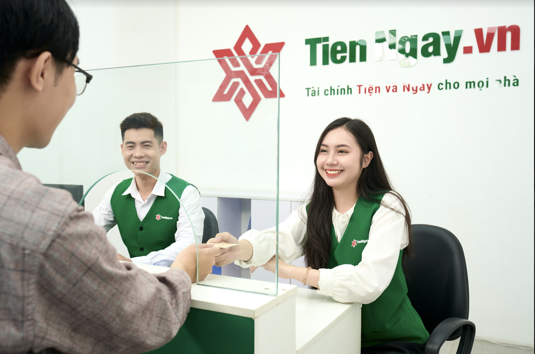 Chuỗi Tiện Ngay tăng tốc mở cửa hàng tài chính đa tiện ích, ứng dụng công nghệ thông tin  - Ảnh 1.