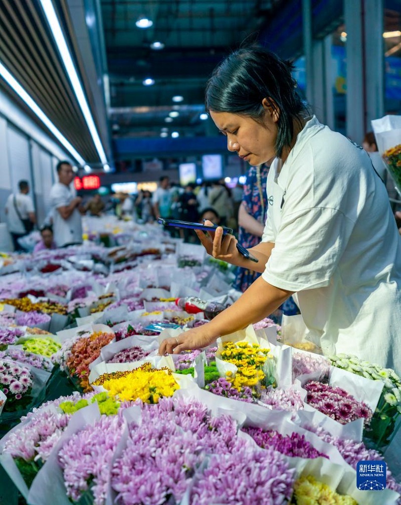 Khám phá chợ hoa lớn nhất Côn Minh, Trung Quốc - Ảnh 3.