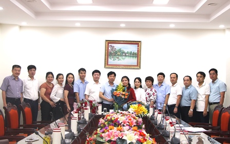 Trao Quyết định điều động và bổ nhiệm cán bộ cho tân Phó Hiệu trưởng Trường Trung cấp Nông dân Việt Nam - Ảnh 2.