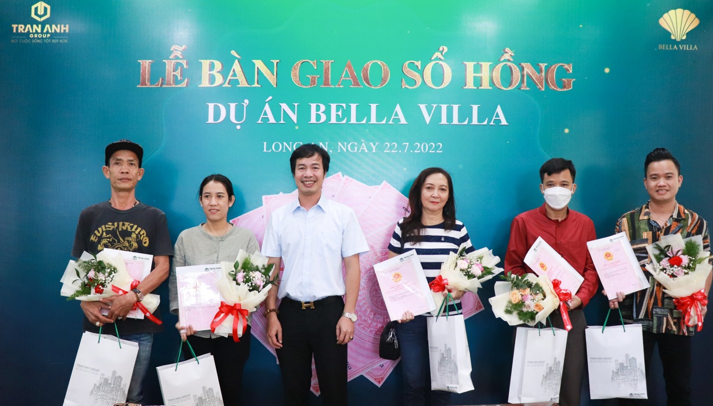 Trần Anh Group chính thức bàn giao sổ hồng dự án Bella Villa - Ảnh 2.