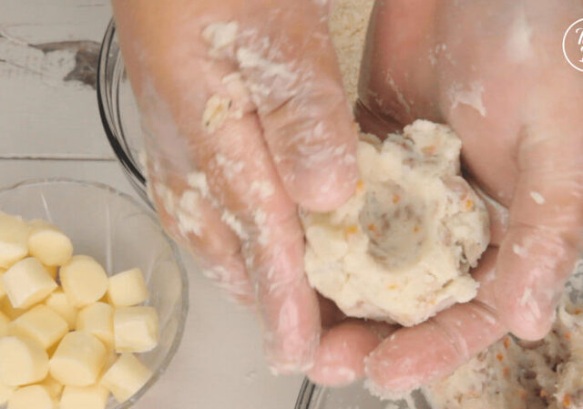 Cách làm khoai tây bọc phô mai béo ngậy ăn vô cùng ngon miệng - Ảnh 4.