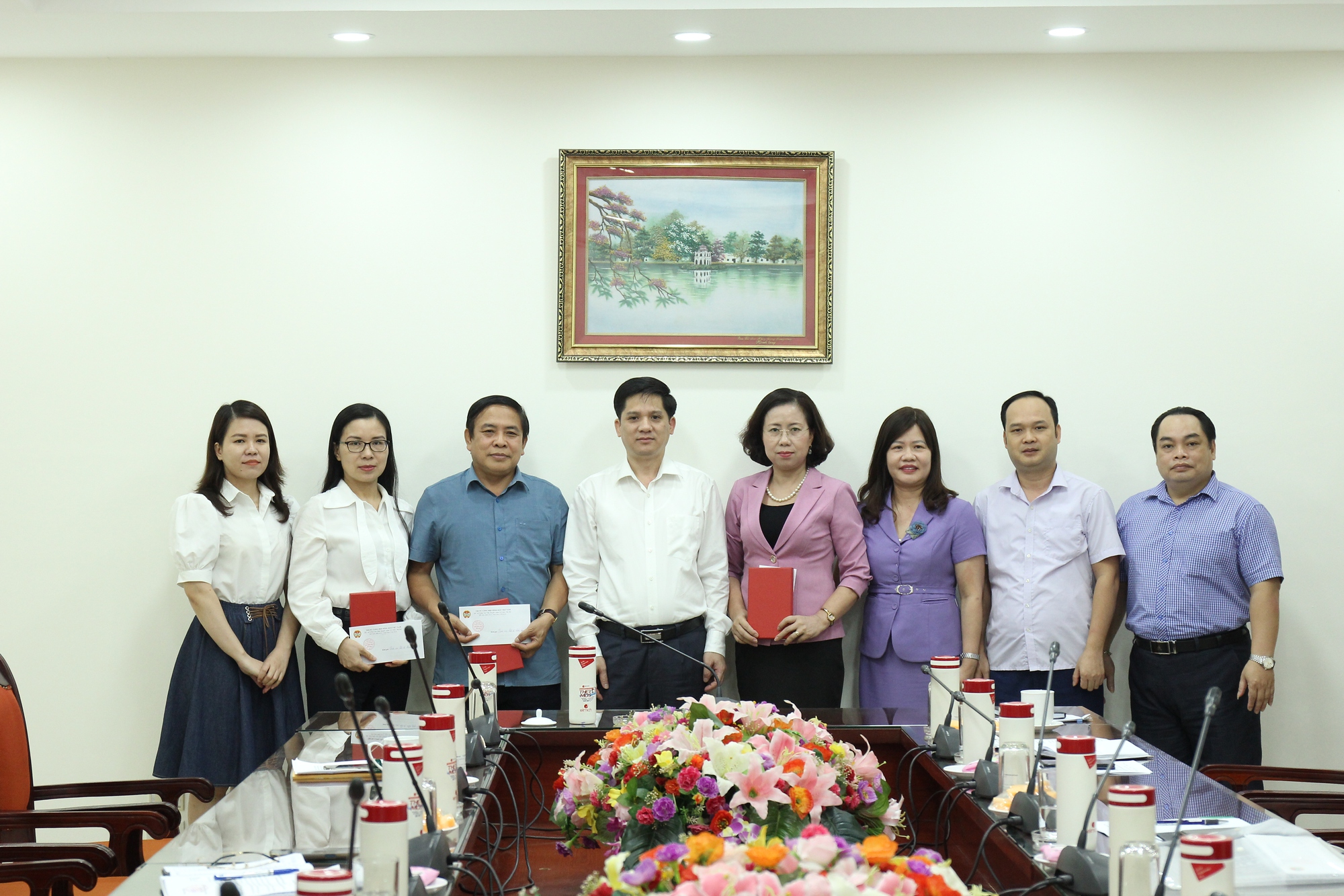 Trung ương Hội Nông dân Việt Nam gặp mặt tri ân, tặng quà thân nhân các gia đình liệt sĩ - Ảnh 2.