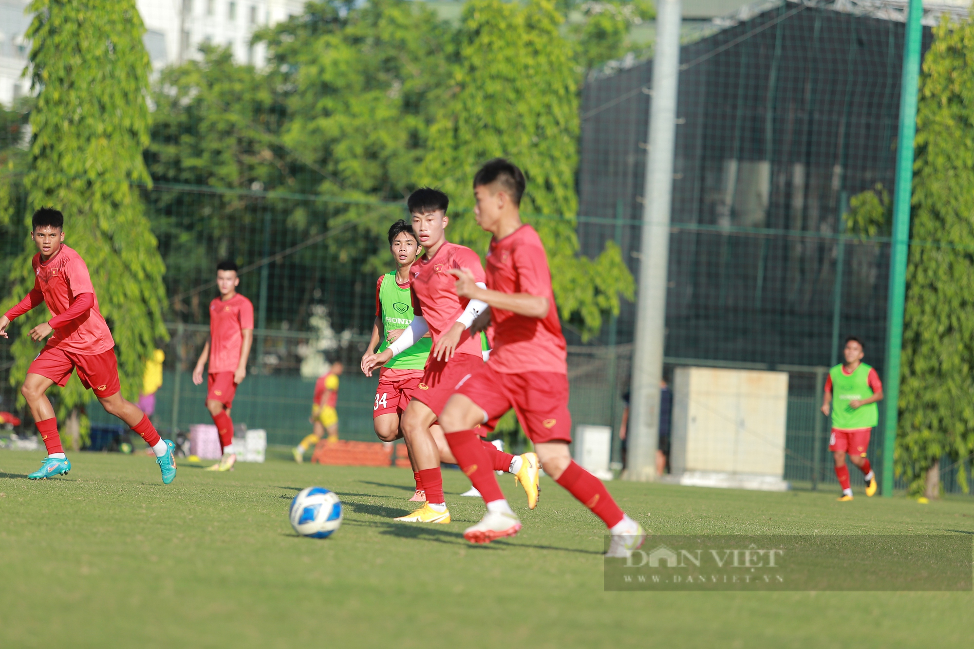 HLV Đinh Thế Nam: &quot;Hiện tại U20 Việt Nam chưa có đội hình tốt nhất&quot; - Ảnh 2.