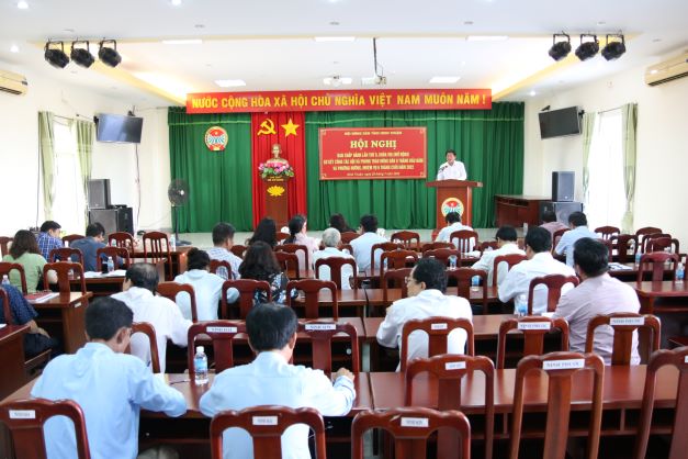 Hội nông dân tỉnh Ninh Thuận hỗ trợ nông dân đăng ký tham gia sàn thương mại điện tử - Ảnh 1.