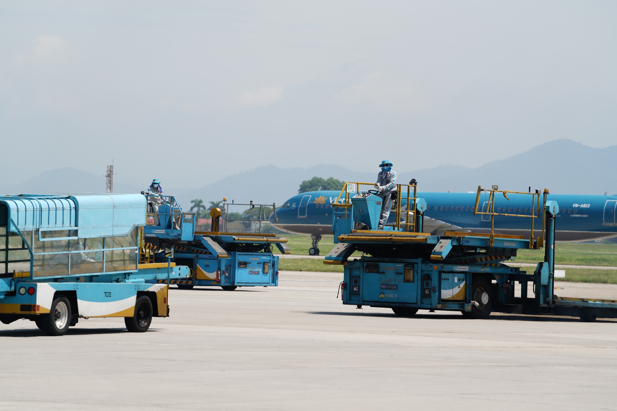 Bộ trưởng Nguyễn Văn Thể đề nghị lắp thu phí không dừng tại sân bay - Ảnh 1.