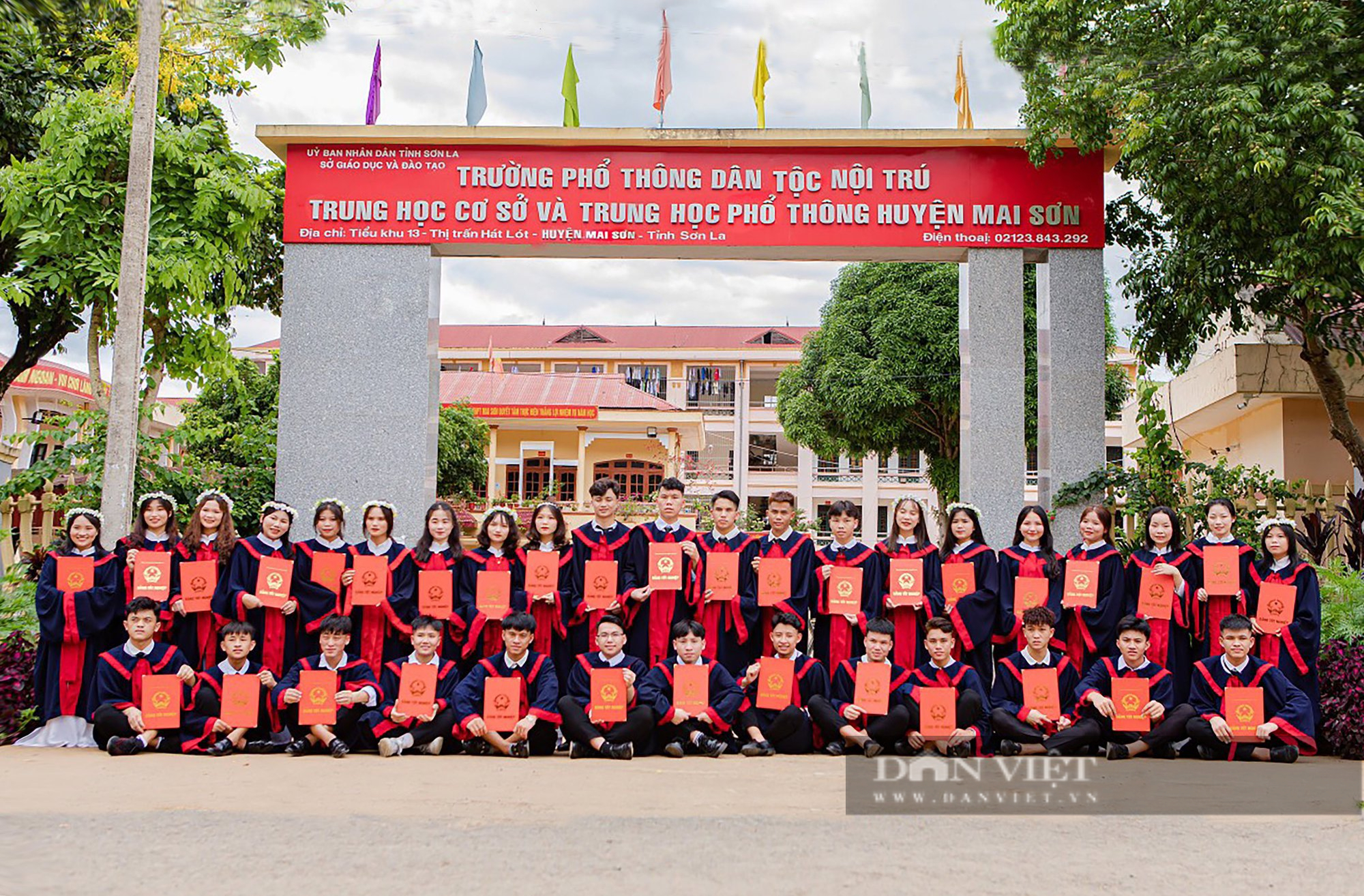 Trò chuyện với cậu học trò nghèo dân tộc Mông vùng cao Sơn La đạt điểm 10 môn Lịch sử kỳ thi THPT năm 2022 - Ảnh 5.