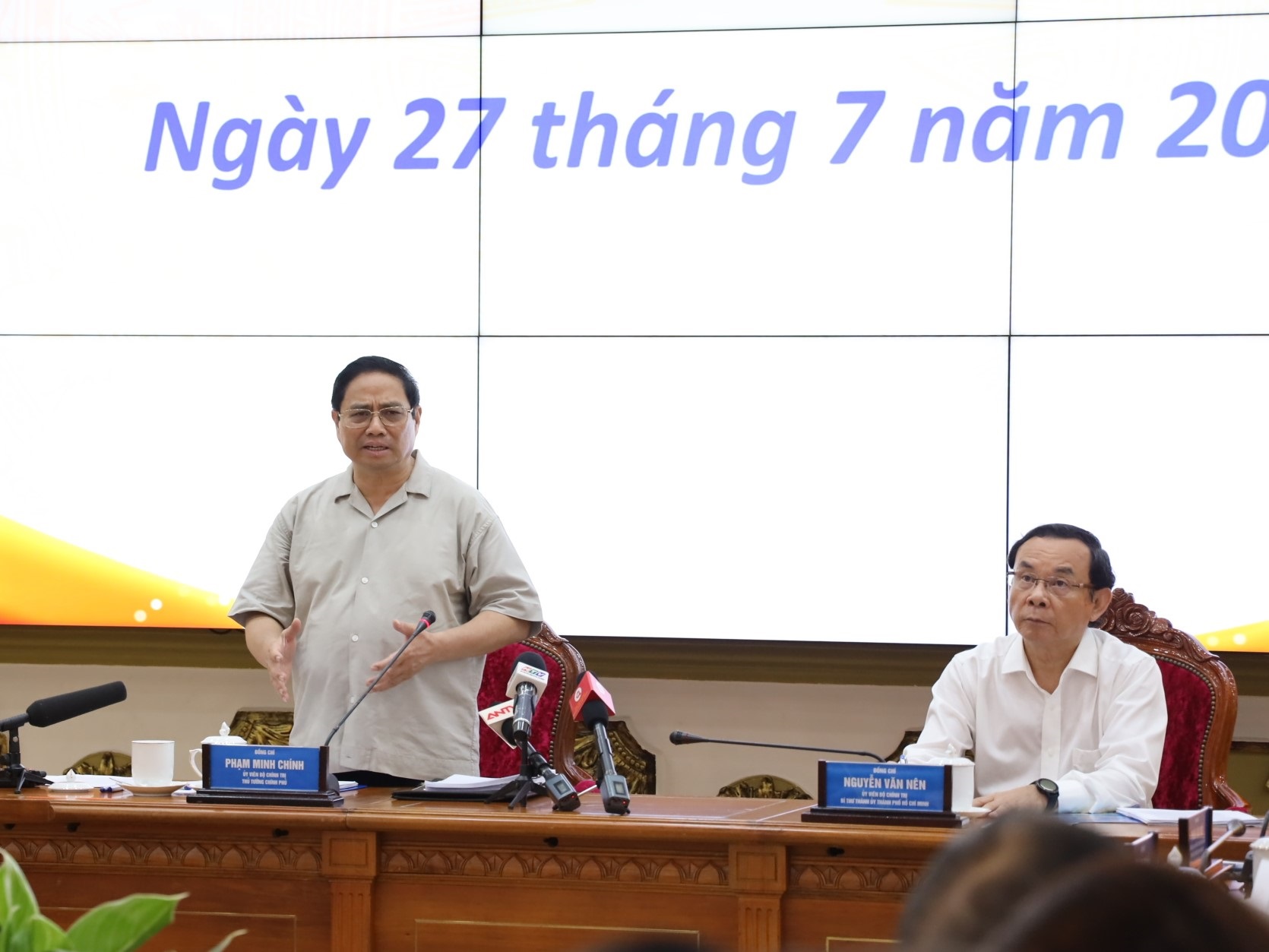 Thủ tướng Phạm Minh Chính: Nghiên cứu công chức, viên chức theo hướng đặc thù của TP.HCM - Ảnh 3.