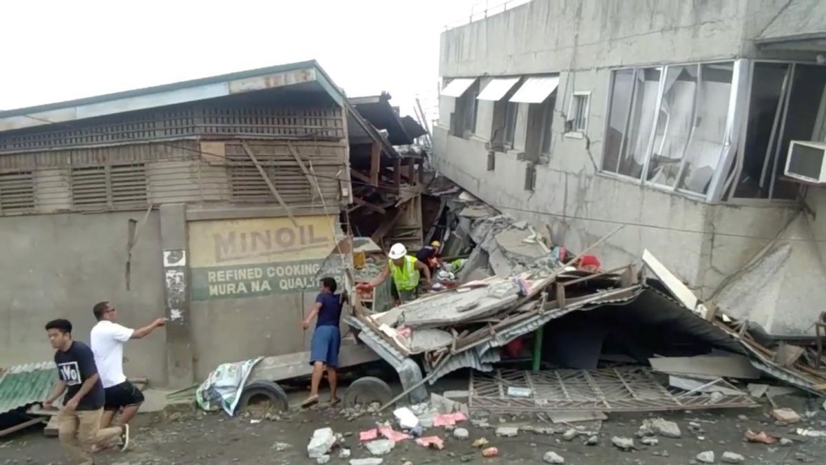Động đất mạnh 7,1 độ ở miền bắc Philippines khiến ít nhất 1 người chết - Ảnh 1.