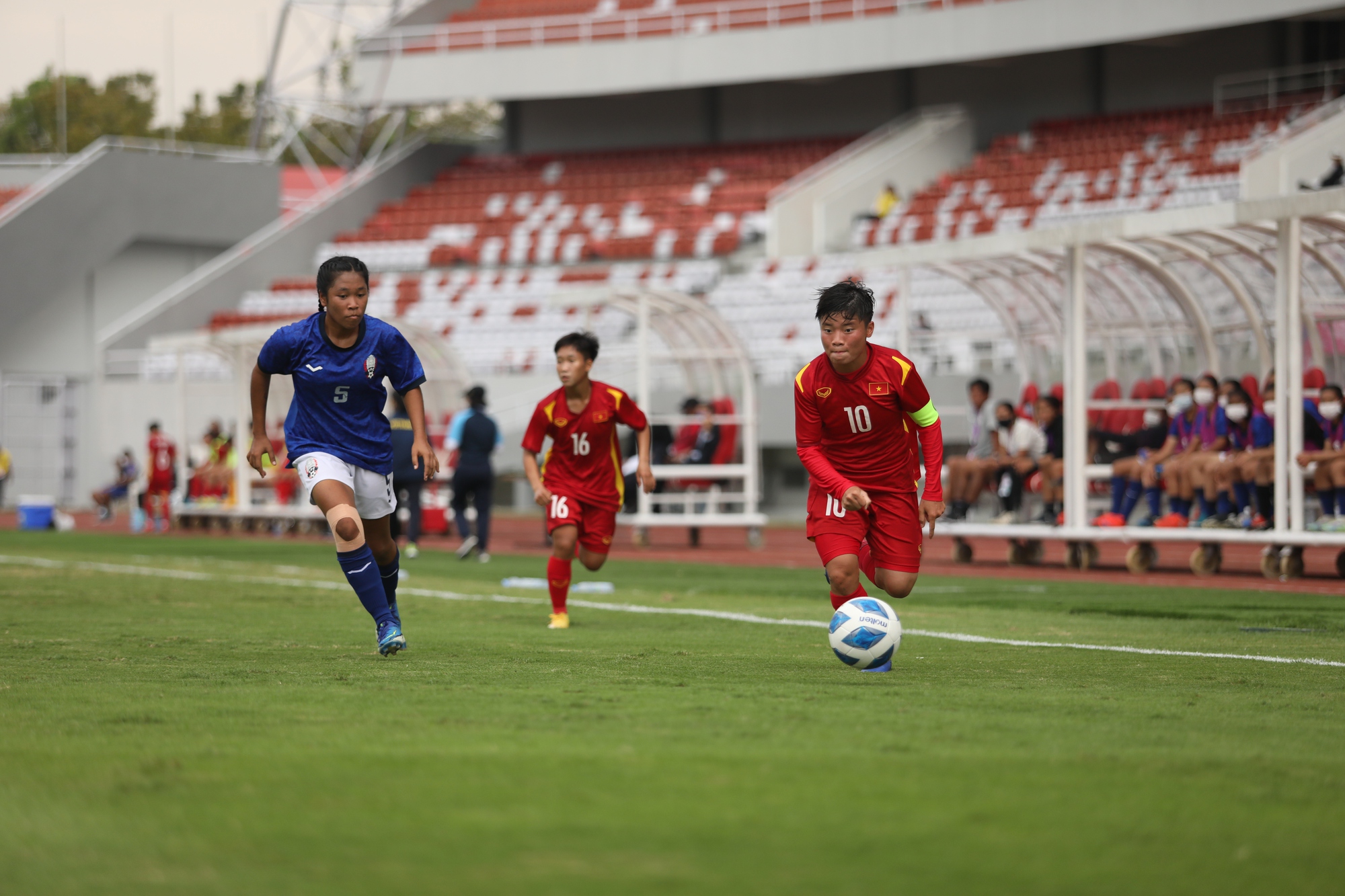 HLV Akira Ijiri: &quot;U18 nữ Việt Nam đá 2 ngày/trận cũng... tốt&quot;! - Ảnh 1.
