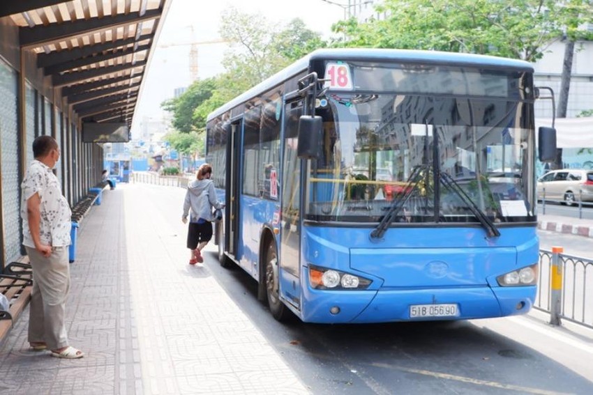 Giải pháp phát triển vận tải hành khách công cộng ở TP.HCM: “Cần có chính sách trợ giá dài hạn…” - Ảnh 2.
