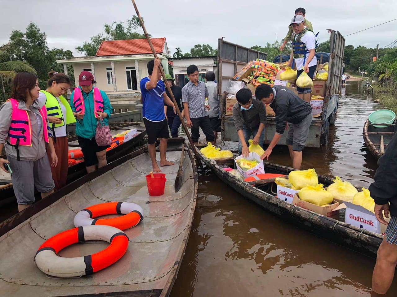 Tiếp nối tâm nguyện của bố, người phụ nữ ở Đà Nẵng dành cả thanh xuân cho công tác thiện nguyện - Ảnh 12.