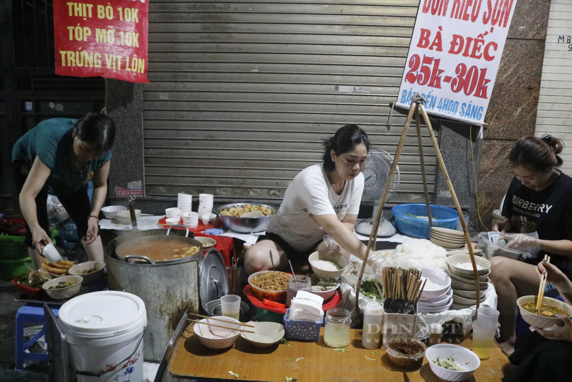 Bún Riêu Bà Điếc: Hương Vị Đặc Trưng và Câu Chuyện Đằng Sau